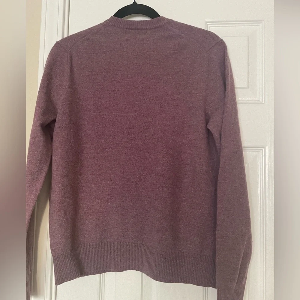 Banana Republic Men's V-Neck Sweater‎ in Wine